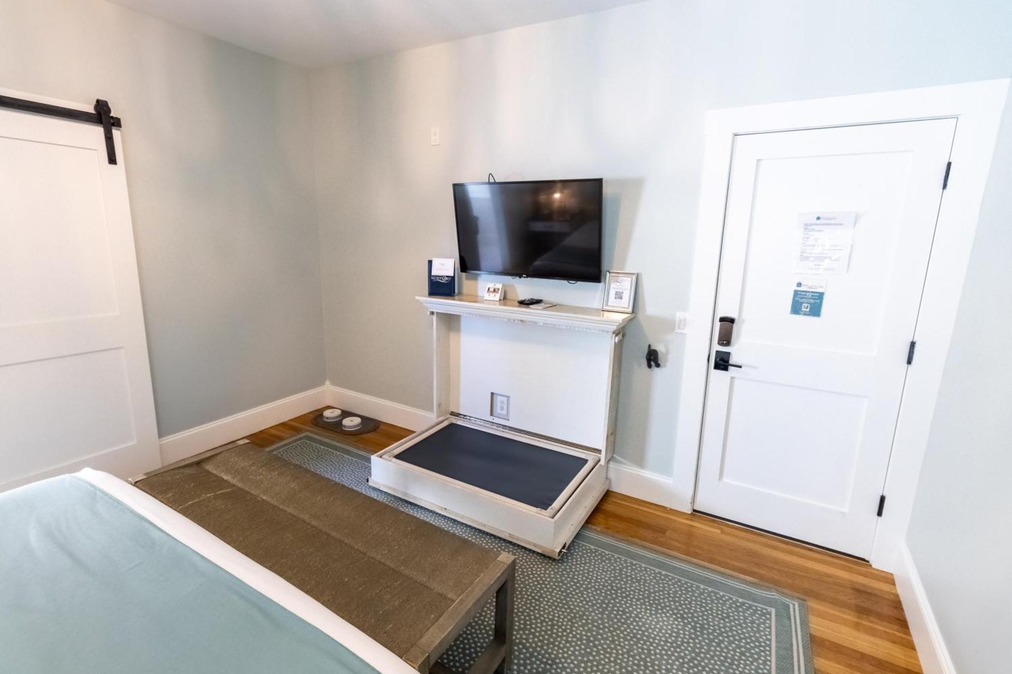 Paws On Pelham (Adults Only) Bed & Breakfast Newport Exterior foto