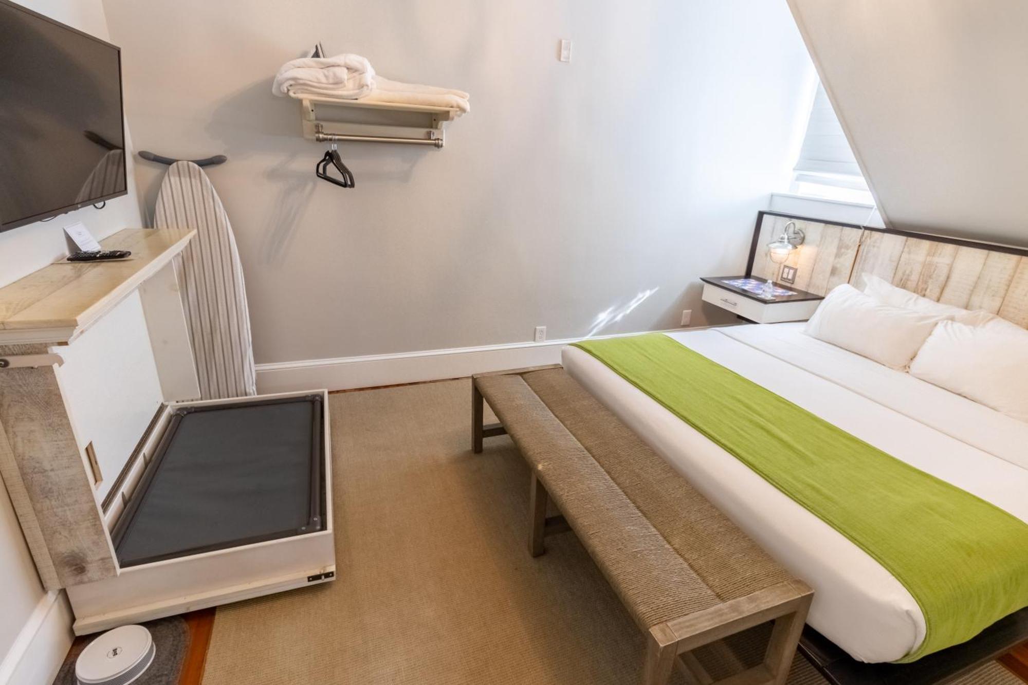 Paws On Pelham (Adults Only) Bed & Breakfast Newport Exterior foto