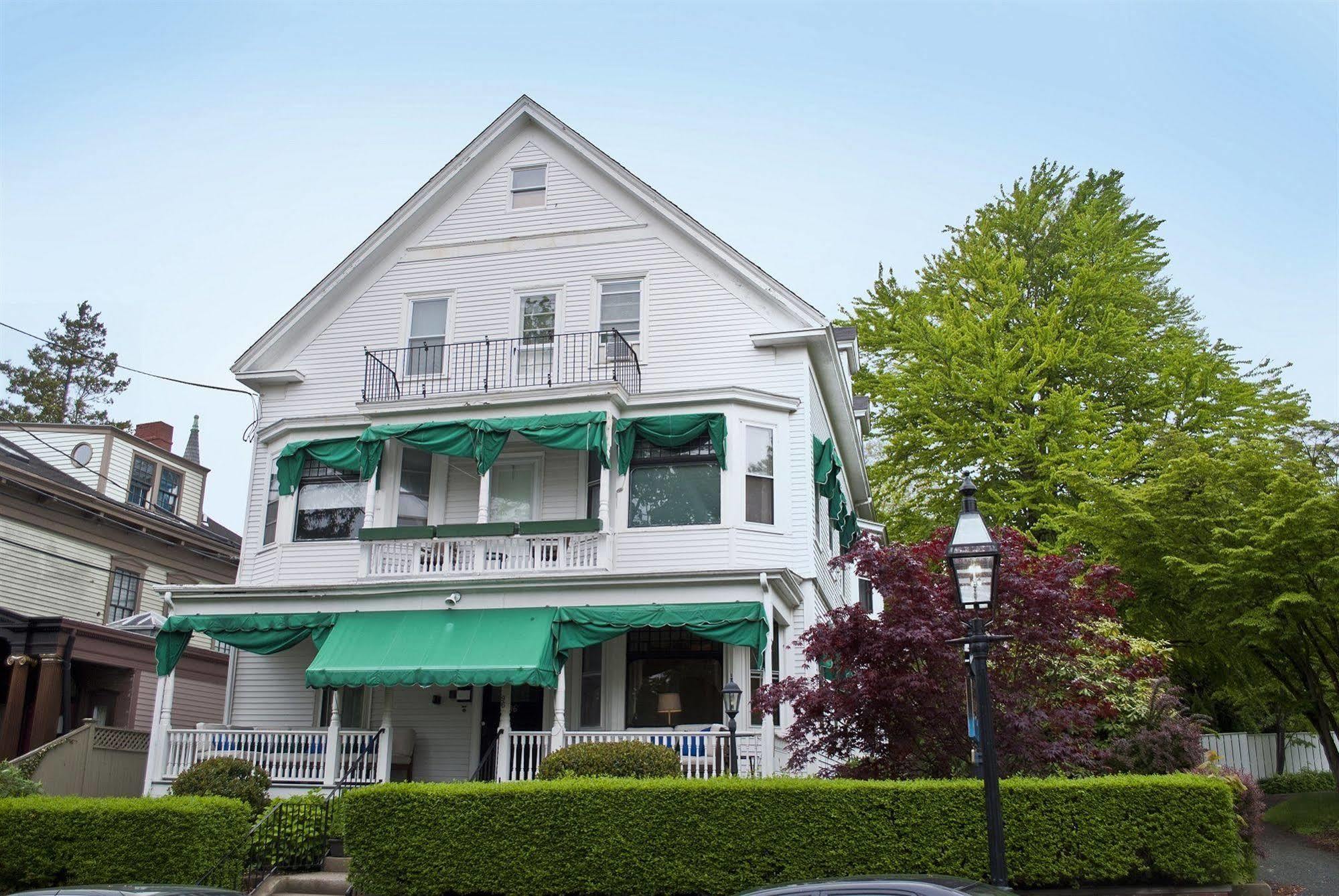 Paws On Pelham (Adults Only) Bed & Breakfast Newport Exterior foto